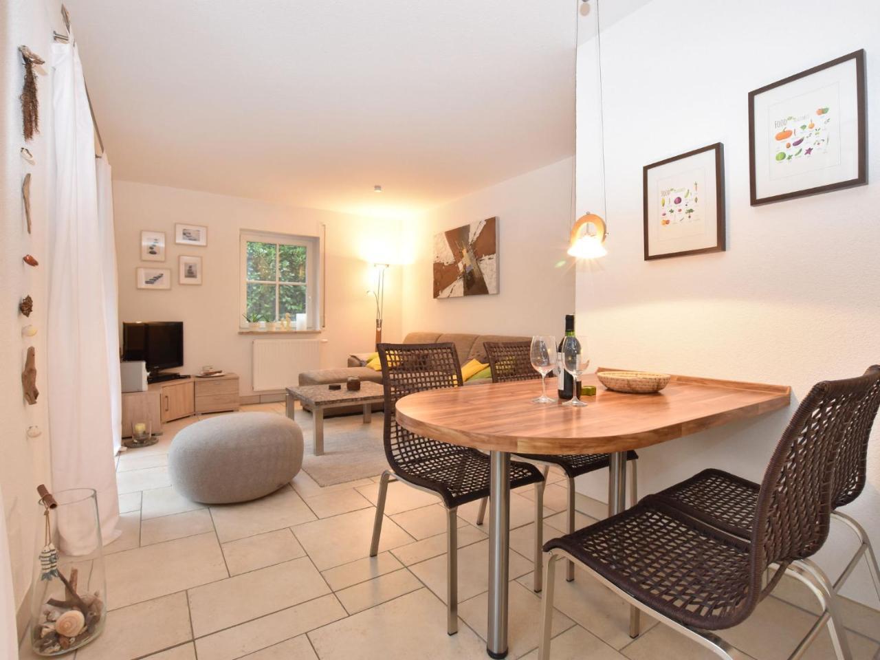 Modern 2-Room Apartment in Graal-Muritz with Garden Exterior foto
